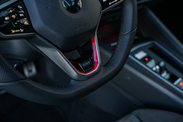 Volkswagen Golf 2.0 TSI GTI Panodak Camera Stoelverw. Achterbankverw. DAB+