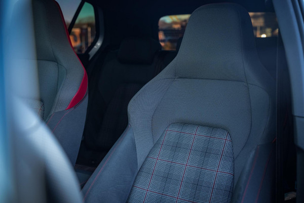 Volkswagen Golf 2.0 TSI GTI Panodak Camera Stoelverw. Achterbankverw. DAB+