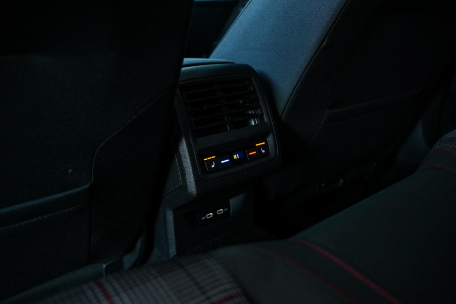 Volkswagen Golf 2.0 TSI GTI Panodak Camera Stoelverw. Achterbankverw. DAB+