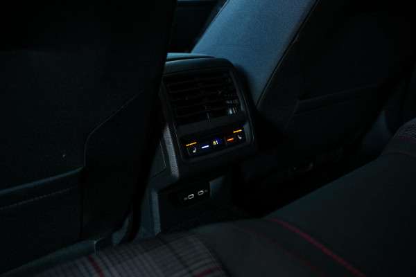 Volkswagen Golf 2.0 TSI GTI Panodak Camera Stoelverw. Achterbankverw. DAB+