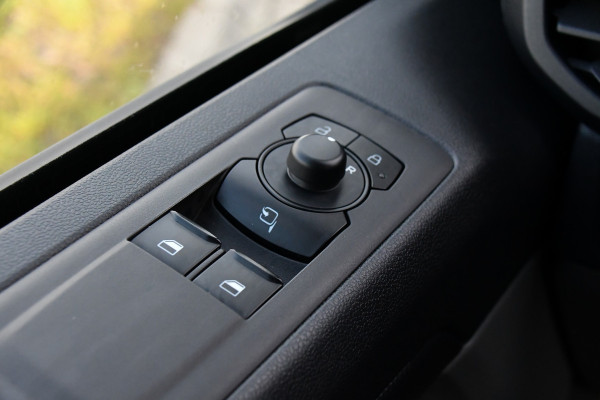 Ford Transit Custom 300 2.0 TDCI L1H1 Black Edition Virtual, Adaptieve Cruise, Carplay, Camera, Leder, LED, NAVI, Automaat, Uniek!