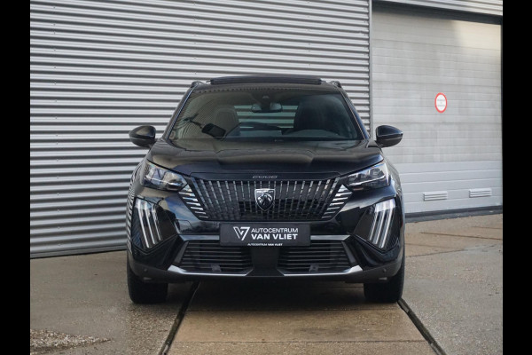 Peugeot e-2008 EV GT 54 kWh | Panorama schuifdak dak |  Warmtepomp | Gripcontrol | All seasonbanden |