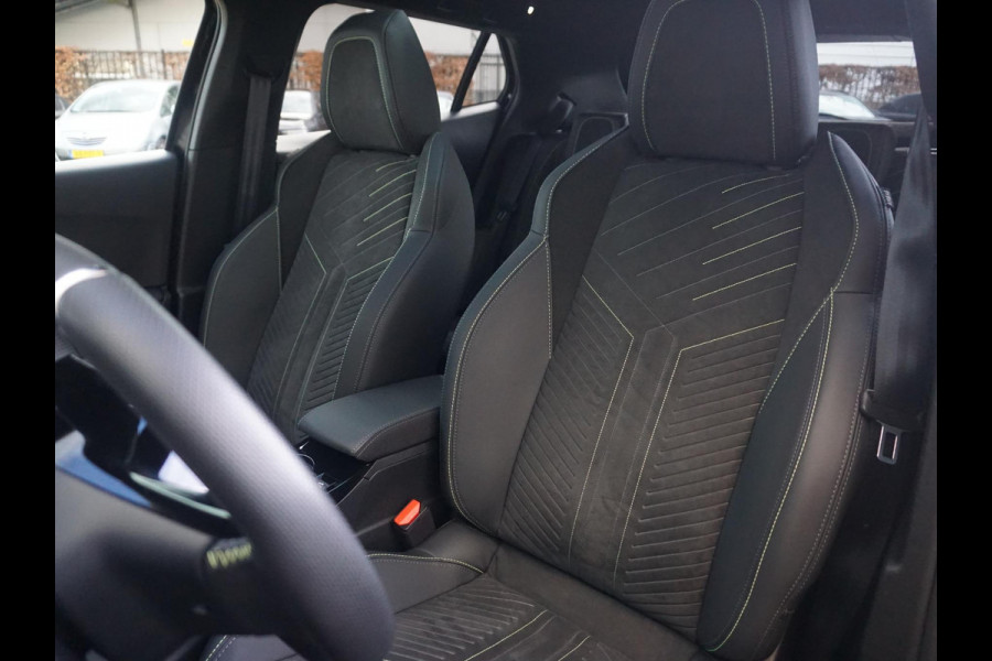 Peugeot e-2008 EV GT 54 kWh | Panorama schuifdak dak |  Warmtepomp | Gripcontrol | All seasonbanden |