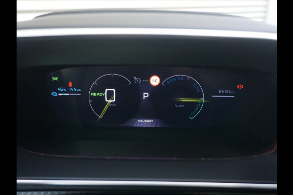 Peugeot e-2008 EV GT 54 kWh | Panorama schuifdak dak |  Warmtepomp | Gripcontrol | All seasonbanden |
