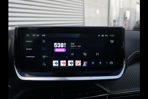 Peugeot e-2008 EV GT 54 kWh | Panorama schuifdak dak |  Warmtepomp | Gripcontrol | All seasonbanden |