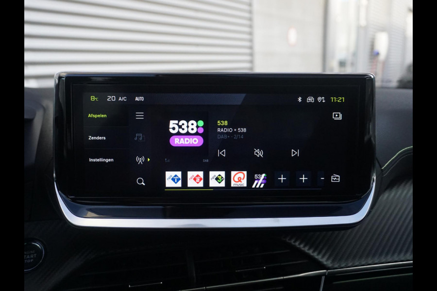 Peugeot e-2008 EV GT 54 kWh | Panorama schuifdak dak |  Warmtepomp | Gripcontrol | All seasonbanden |