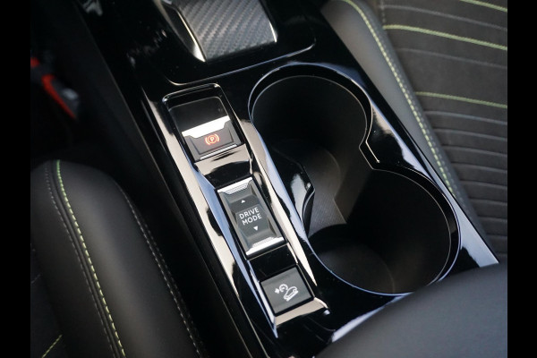 Peugeot e-2008 EV GT 54 kWh | Panorama schuifdak dak |  Warmtepomp | Gripcontrol | All seasonbanden |