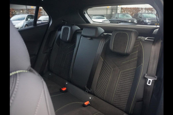 Peugeot e-2008 EV GT 54 kWh | Panorama schuifdak dak |  Warmtepomp | Gripcontrol | All seasonbanden |