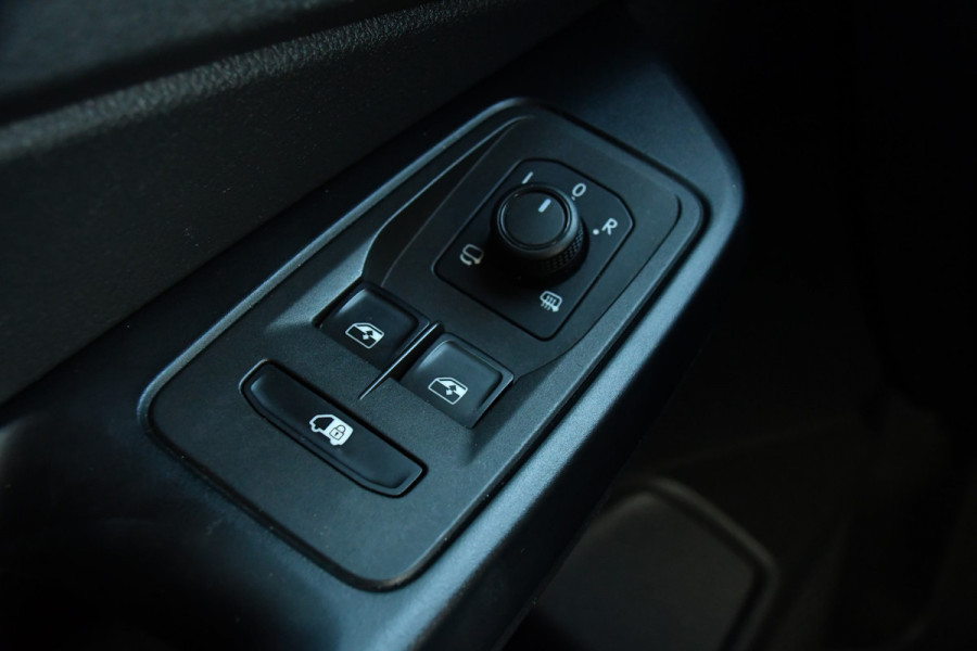 Volkswagen Caddy Cargo 2.0 TDI 1st Black Edition Virtual, Adaptieve Cruise, Camera, Leder, LED, Carplay, Trekhaak, Stoelverwarming, Uniek!