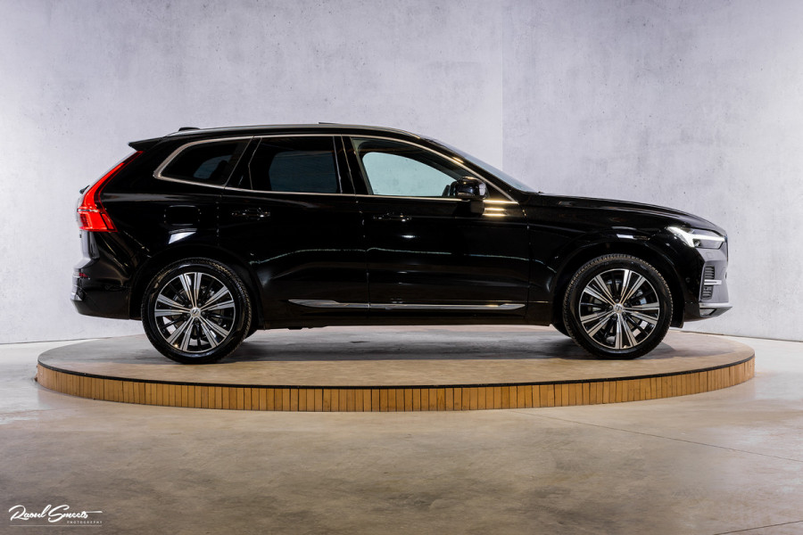 Volvo XC60 B4 Ultimate Bright | Adaptieve cruise | Panorama dak | Zwenkbare trekhaak | Head-up | Blis |