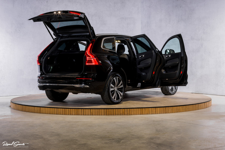 Volvo XC60 B4 Ultimate Bright | Adaptieve cruise | Panorama dak | Zwenkbare trekhaak | Head-up | Blis |