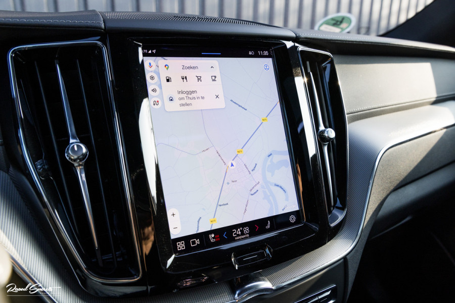 Volvo XC60 B4 Ultimate Bright | Adaptieve cruise | Panorama dak | Zwenkbare trekhaak | Head-up | Blis |