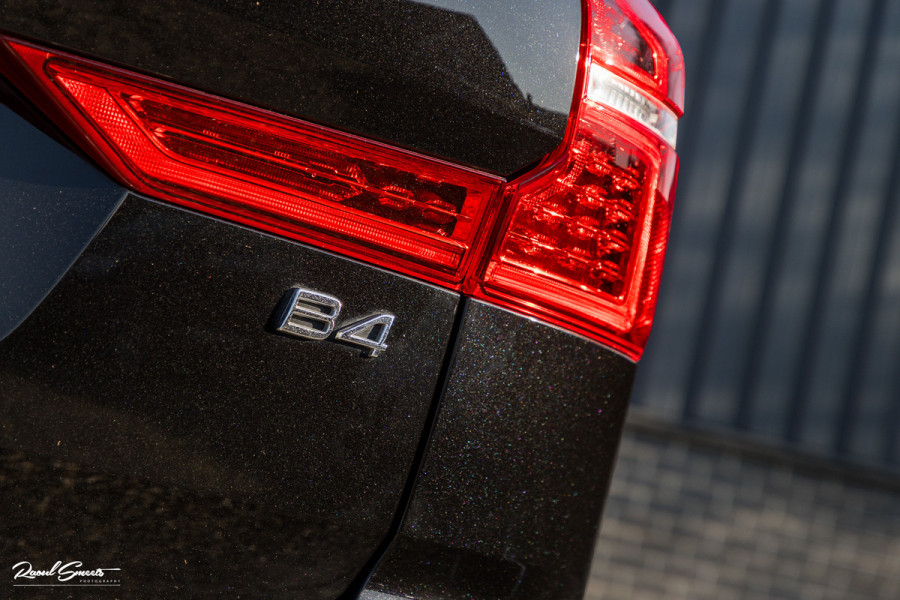 Volvo XC60 B4 Ultimate Bright | Adaptieve cruise | Panorama dak | Zwenkbare trekhaak | Head-up | Blis |