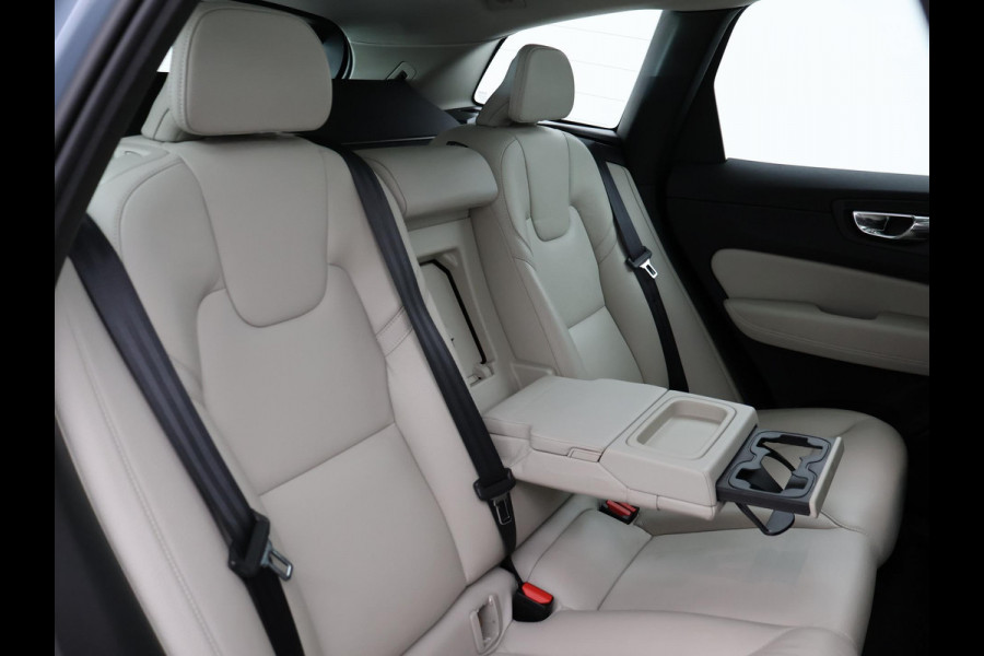 Volvo XC60 2.0 T8 TWIN ENGINE 390 PK INSCRIPTION + TREKHAAK | PANORAMA | LEDER | CARPLAY | 19 INCH | CAMERA