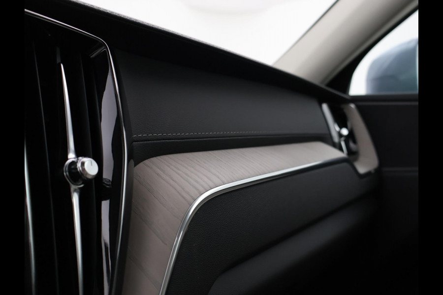 Volvo XC60 2.0 T8 TWIN ENGINE 390 PK INSCRIPTION + TREKHAAK | PANORAMA | LEDER | CARPLAY | 19 INCH | CAMERA
