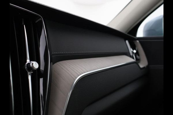 Volvo XC60 2.0 T8 TWIN ENGINE 390 PK INSCRIPTION + TREKHAAK | PANORAMA | LEDER | CARPLAY | 19 INCH | CAMERA