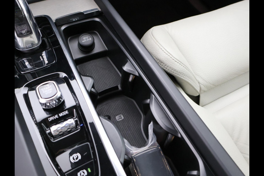Volvo XC60 2.0 T8 TWIN ENGINE 390 PK INSCRIPTION + TREKHAAK | PANORAMA | LEDER | CARPLAY | 19 INCH | CAMERA