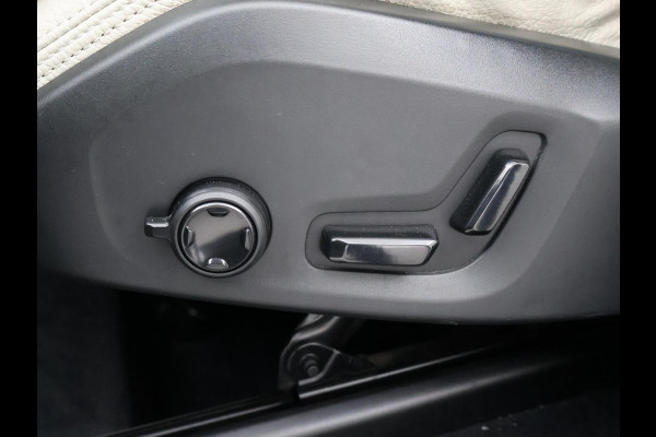 Volvo XC60 2.0 T8 TWIN ENGINE 390 PK INSCRIPTION + TREKHAAK | PANORAMA | LEDER | CARPLAY | 19 INCH | CAMERA