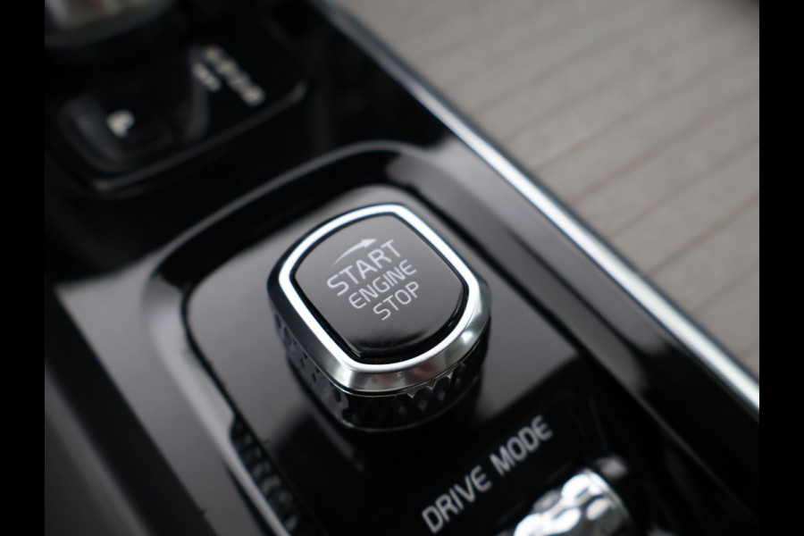 Volvo XC60 2.0 T8 TWIN ENGINE 390 PK INSCRIPTION + TREKHAAK | PANORAMA | LEDER | CARPLAY | 19 INCH | CAMERA