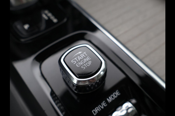 Volvo XC60 2.0 T8 TWIN ENGINE 390 PK INSCRIPTION + TREKHAAK | PANORAMA | LEDER | CARPLAY | 19 INCH | CAMERA