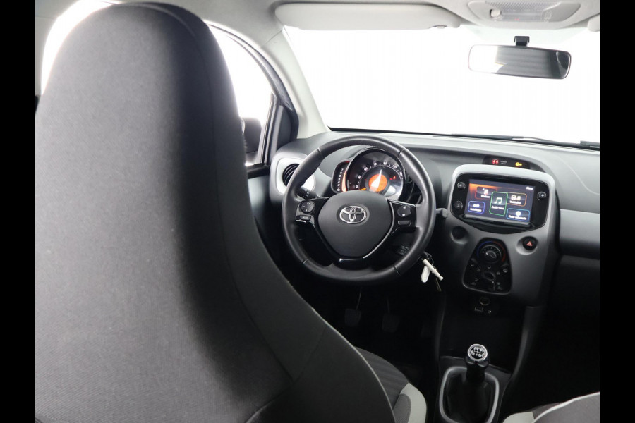 Toyota Aygo 1.0 VVT-i X-PLAY CAMERA CARPLAY NAVI GARANTIE 2029 AIRCO. VOLLEDIG ONDERHOUDEN
