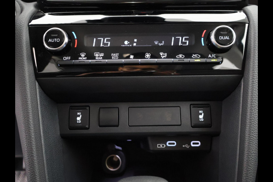 Toyota Yaris Cross 1.5 HYBRID 130 EXECUTIVE FULL OPT GARANTIE 6-2035 STUUR/STOEL VERWARMING.BSM.PDC V+A.NAVIGATIE