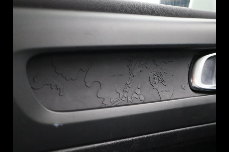 Volvo XC40 1.5 T2 AUTOMAAT + WEGKL. TREKHAAK | APPLE CARPLAY | CAMERA | DIGITALE COCKPIT | LED