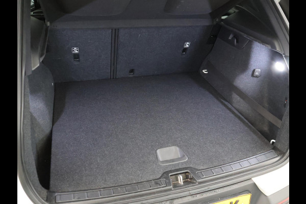 Volvo XC40 1.5 T2 AUTOMAAT + WEGKL. TREKHAAK | APPLE CARPLAY | CAMERA | DIGITALE COCKPIT | LED