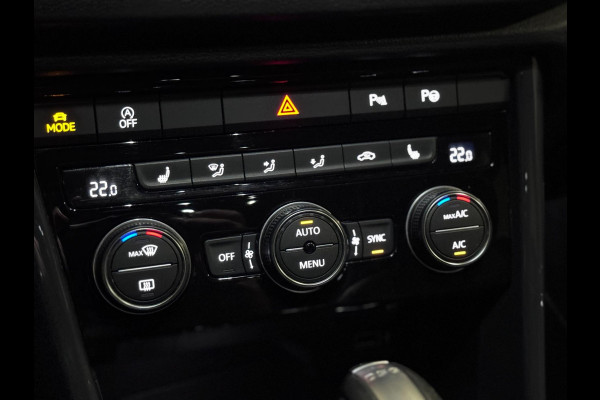 Volkswagen T-Roc 1.5 TSI 3X R-LINE | LED | CAMERA | 1e EIGENAAR