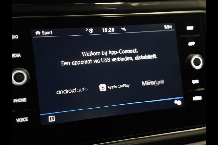 Volkswagen T-Roc 1.5 TSI 3X R-LINE | LED | CAMERA | 1e EIGENAAR