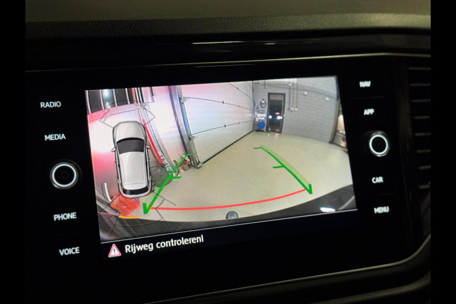 Volkswagen T-Roc 1.5 TSI 3X R-LINE | LED | CAMERA | 1e EIGENAAR