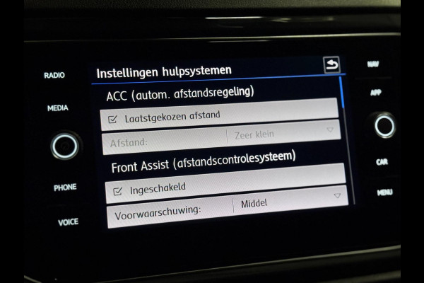 Volkswagen T-Roc 1.5 TSI 3X R-LINE | LED | CAMERA | 1e EIGENAAR