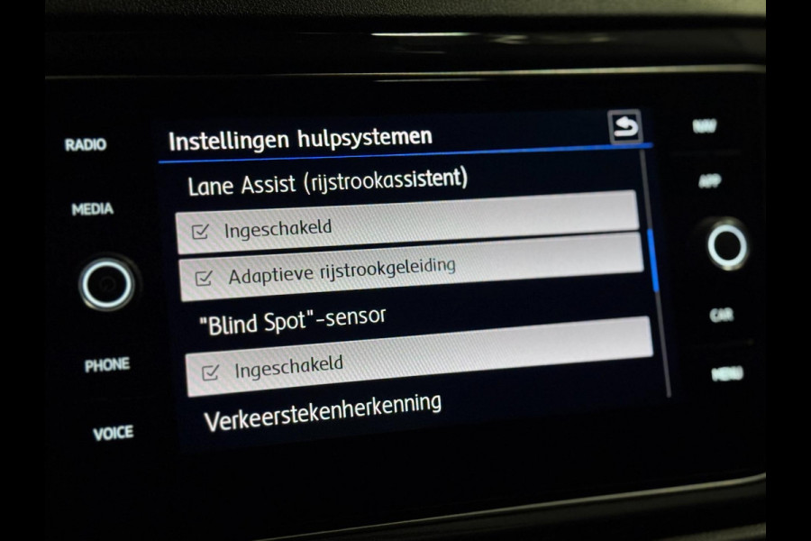 Volkswagen T-Roc 1.5 TSI 3X R-LINE | LED | CAMERA | 1e EIGENAAR