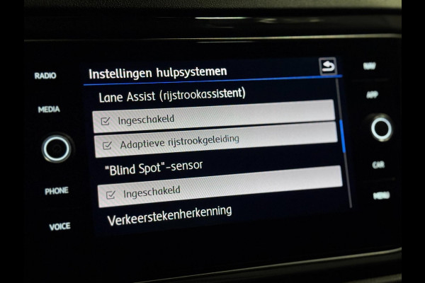 Volkswagen T-Roc 1.5 TSI 3X R-LINE | LED | CAMERA | 1e EIGENAAR