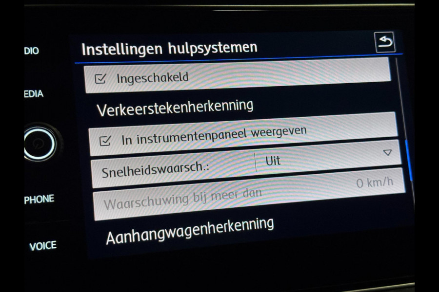 Volkswagen T-Roc 1.5 TSI 3X R-LINE | LED | CAMERA | 1e EIGENAAR