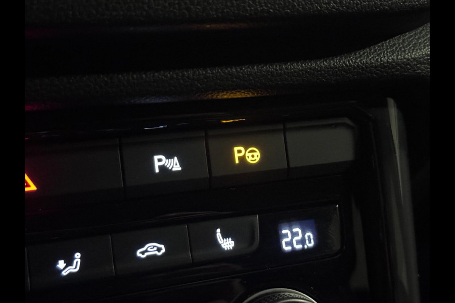 Volkswagen T-Roc 1.5 TSI 3X R-LINE | LED | CAMERA | 1e EIGENAAR