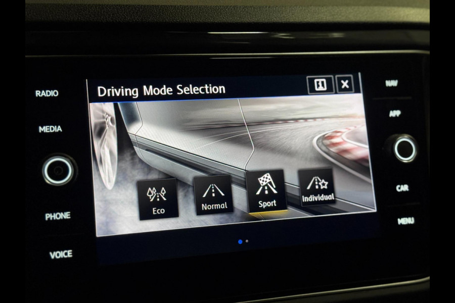 Volkswagen T-Roc 1.5 TSI 3X R-LINE | LED | CAMERA | 1e EIGENAAR