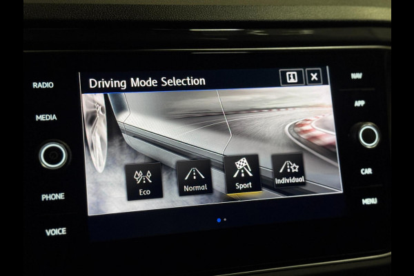 Volkswagen T-Roc 1.5 TSI 3X R-LINE | LED | CAMERA | 1e EIGENAAR