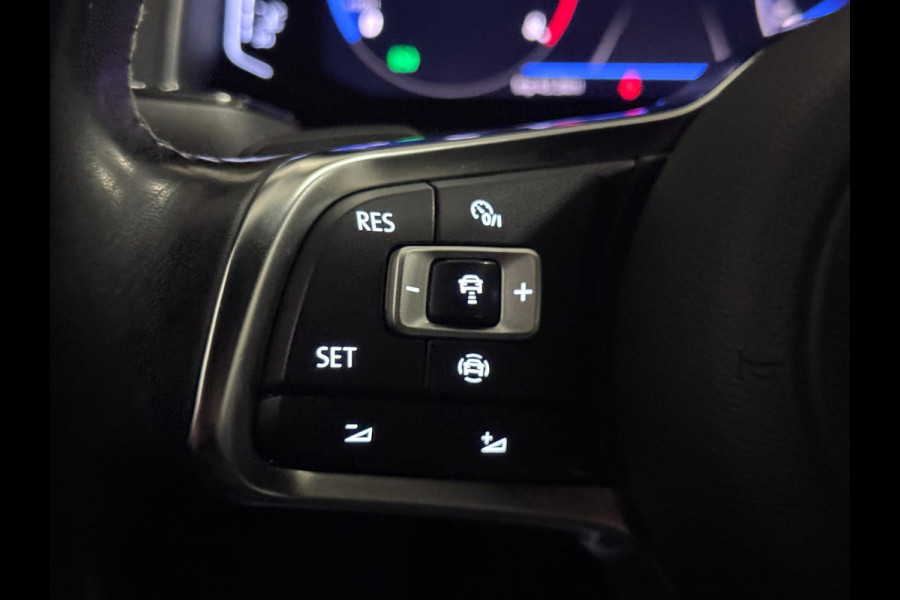 Volkswagen T-Roc 1.5 TSI 3X R-LINE | LED | CAMERA | 1e EIGENAAR