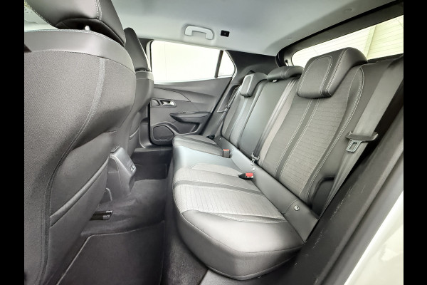 Peugeot e-2008 EV Allure Pack 50kWh SOH 89% Navi* Ecc 360°Camera Apple Carplay Android Auto Cruise Control Lmv 17" Led Keyless Privacy Glas Rijstrooksensor 1e Eigenaar Origineel Nederlandse Auto