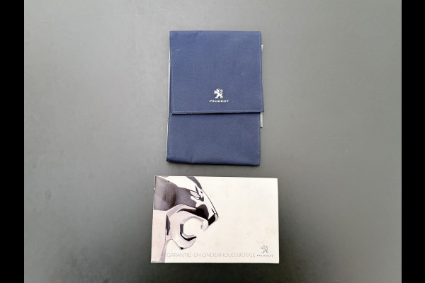 Peugeot 208 1.2I 101PK 5Drs Panoramadak Navi Ecc Apple Carplay Android Auto Cruise Control Pdc Allure Bluetooth Isofix Lmv 17" Led Privacy Glas Keyless Rijstrooksensor 1e Eigenaar Origineel Nederlandse Auto Nieuwprijs  €24.923,-