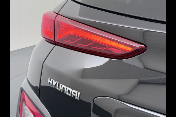 Hyundai Kona EV Fashion 64kWh SOH 100% Warmtepomp Head Up Display Adap.Cruise Navi Ecc Camera Apple Carplay Android Auto Pdc Lane Assist Dodehoekwaarschuwing Keyless Privacy Glas DAB FCA 1e Eigenaar Origineel Nederlandse Auto