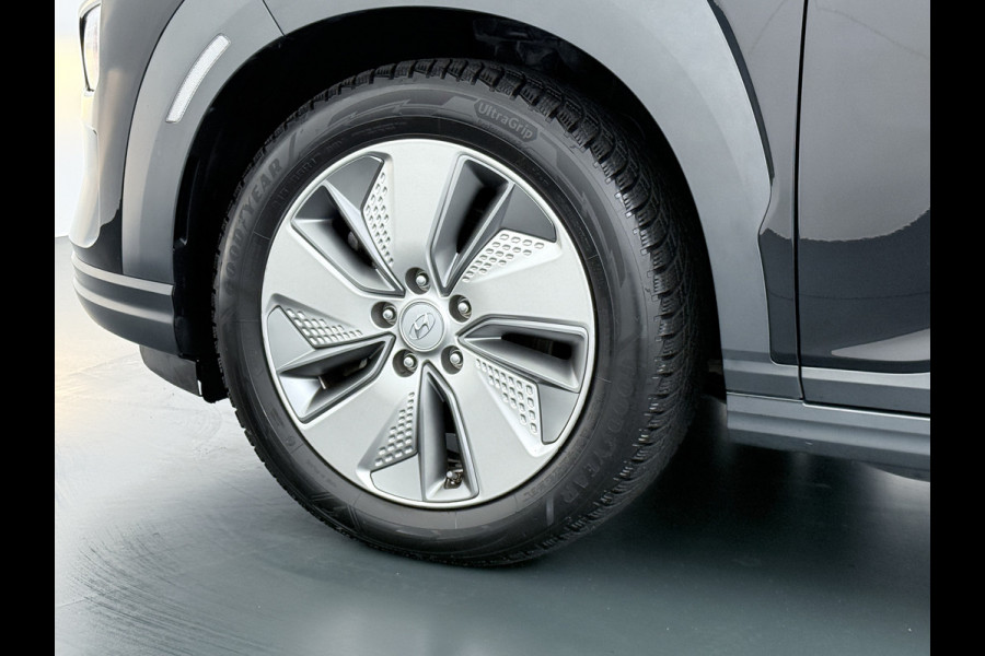 Hyundai Kona EV Fashion 64kWh SOH 100% Warmtepomp Head Up Display Adap.Cruise Navi Ecc Camera Apple Carplay Android Auto Pdc Lane Assist Dodehoekwaarschuwing Keyless Privacy Glas DAB FCA 1e Eigenaar Origineel Nederlandse Auto