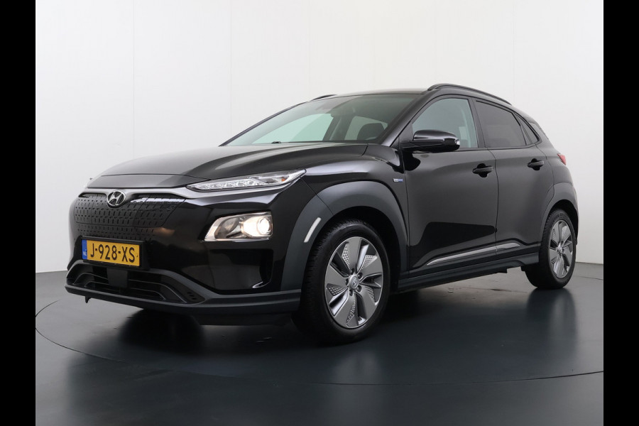 Hyundai Kona EV Fashion 64kWh SOH 100% Warmtepomp Head Up Display Adap.Cruise Navi Ecc Camera Apple Carplay Android Auto Pdc Lane Assist Dodehoekwaarschuwing Keyless Privacy Glas DAB FCA 1e Eigenaar Origineel Nederlandse Auto
