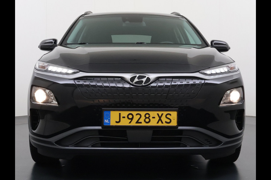 Hyundai Kona EV Fashion 64kWh SOH 100% Warmtepomp Head Up Display Adap.Cruise Navi Ecc Camera Apple Carplay Android Auto Pdc Lane Assist Dodehoekwaarschuwing Keyless Privacy Glas DAB FCA 1e Eigenaar Origineel Nederlandse Auto