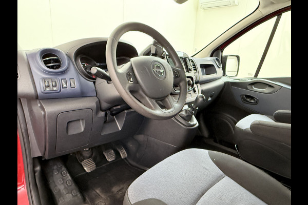 Opel Vivaro 1.6CDTI 126PK L2H1 DC Dubbele Cabine 5-Persoons Navi Camera Airco Trekhaak Cruise Control Pdc Sport EcoFlex Betonplex Vloer Wandbetimmering Schuifdeur Euro 6 1e Eigenaar Origineel Nederlandse Auto