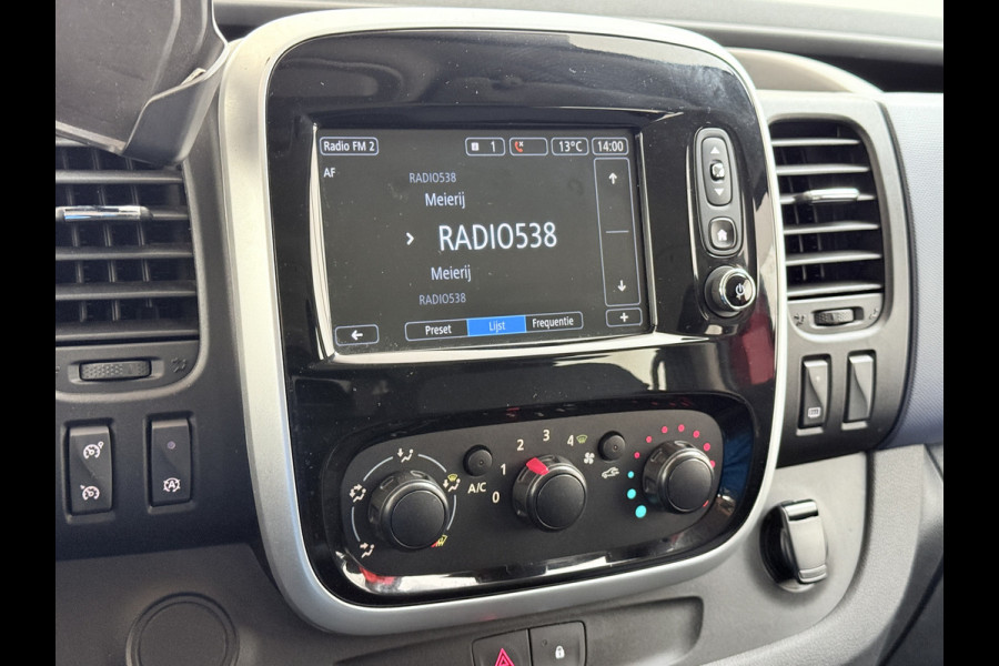 Opel Vivaro 1.6CDTI 126PK L2H1 DC Dubbele Cabine 5-Persoons Navi Camera Airco Trekhaak Cruise Control Pdc Sport EcoFlex Betonplex Vloer Wandbetimmering Schuifdeur Euro 6 1e Eigenaar Origineel Nederlandse Auto