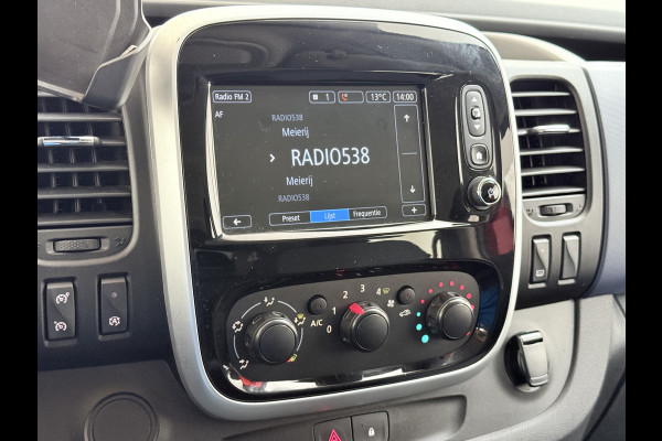 Opel Vivaro 1.6CDTI 126PK L2H1 DC Dubbele Cabine 5-Persoons Navi Camera Airco Trekhaak Cruise Control Pdc Sport EcoFlex Betonplex Vloer Wandbetimmering Schuifdeur Euro 6 1e Eigenaar Origineel Nederlandse Auto