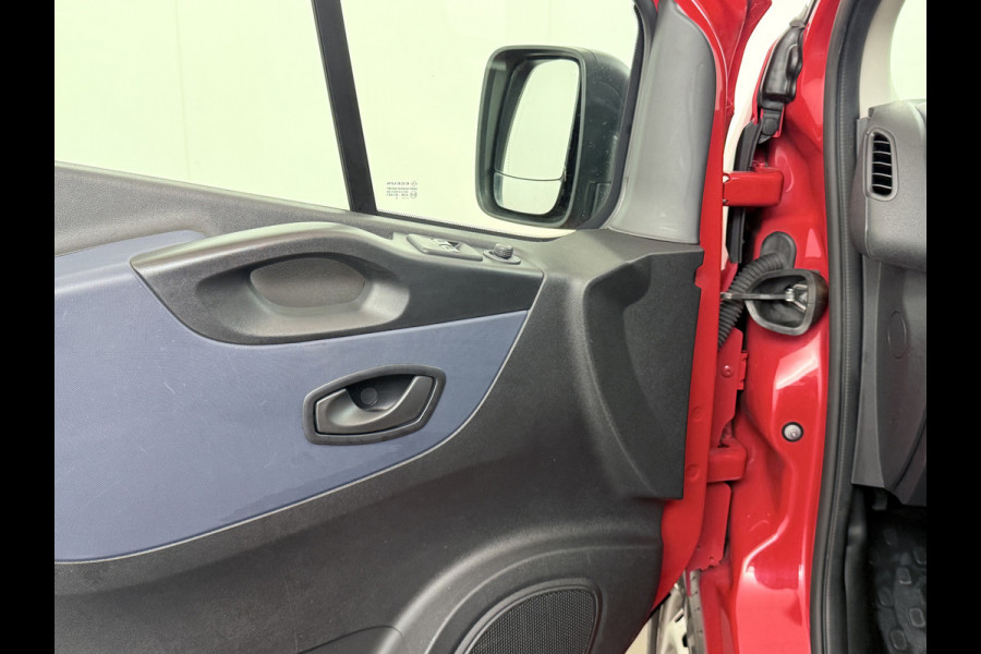 Opel Vivaro 1.6CDTI 126PK L2H1 DC Dubbele Cabine 5-Persoons Navi Camera Airco Trekhaak Cruise Control Pdc Sport EcoFlex Betonplex Vloer Wandbetimmering Schuifdeur Euro 6 1e Eigenaar Origineel Nederlandse Auto