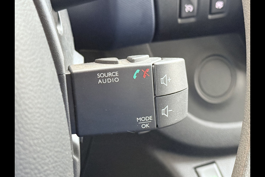 Opel Vivaro 1.6CDTI 126PK L2H1 DC Dubbele Cabine 5-Persoons Navi Camera Airco Trekhaak Cruise Control Pdc Sport EcoFlex Betonplex Vloer Wandbetimmering Schuifdeur Euro 6 1e Eigenaar Origineel Nederlandse Auto